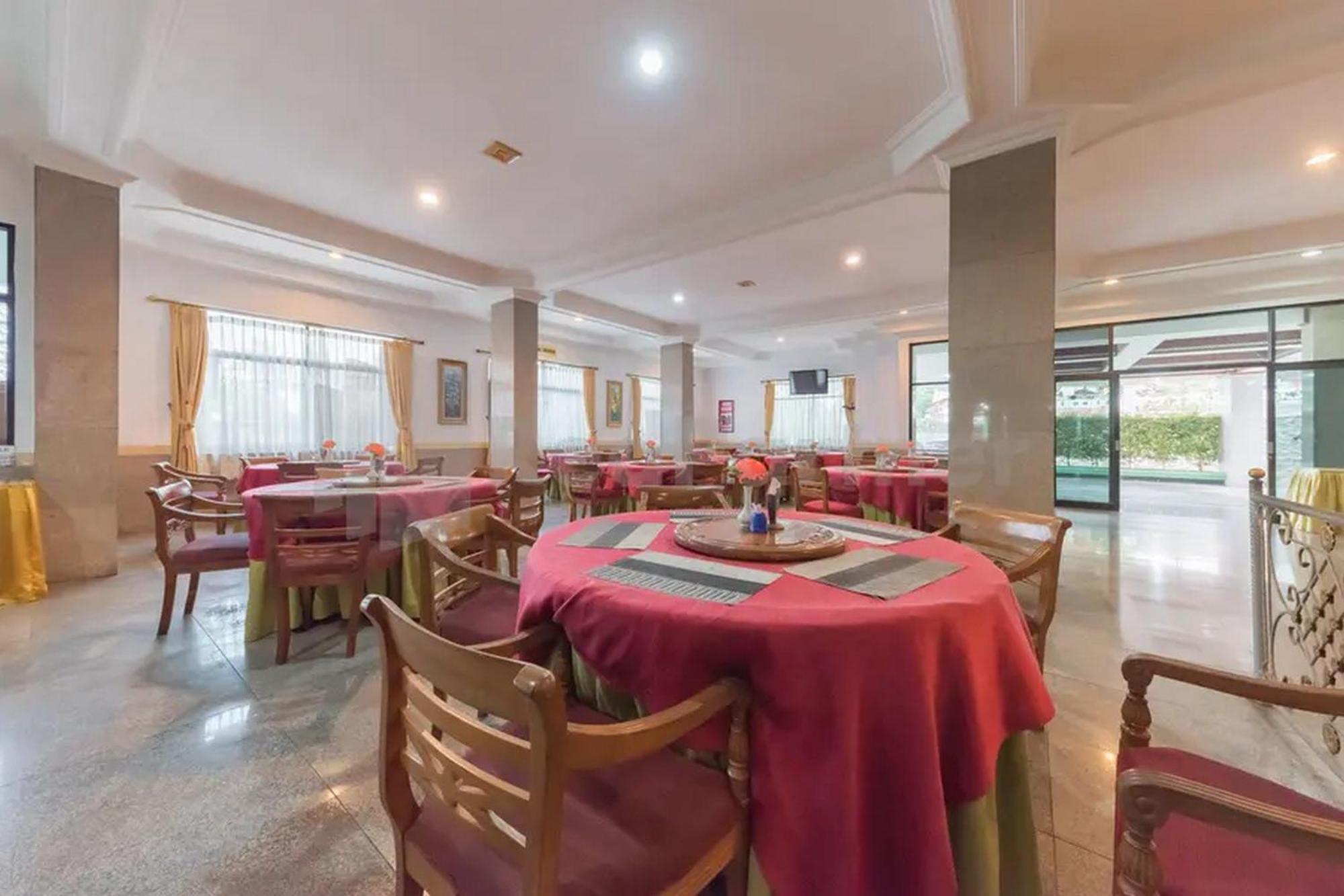 Hotel Ayong Linggarjati Kuningan Mitra Reddoorz Ngoại thất bức ảnh