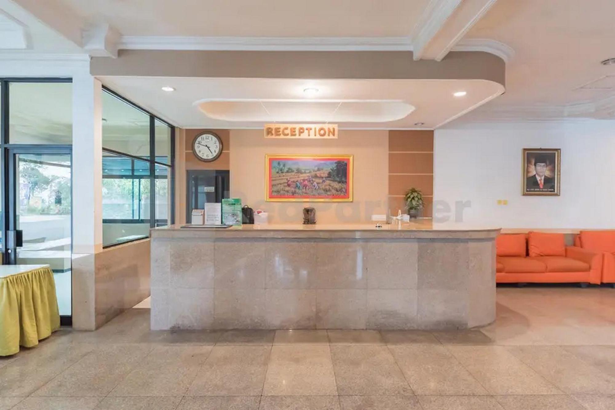 Hotel Ayong Linggarjati Kuningan Mitra Reddoorz Ngoại thất bức ảnh