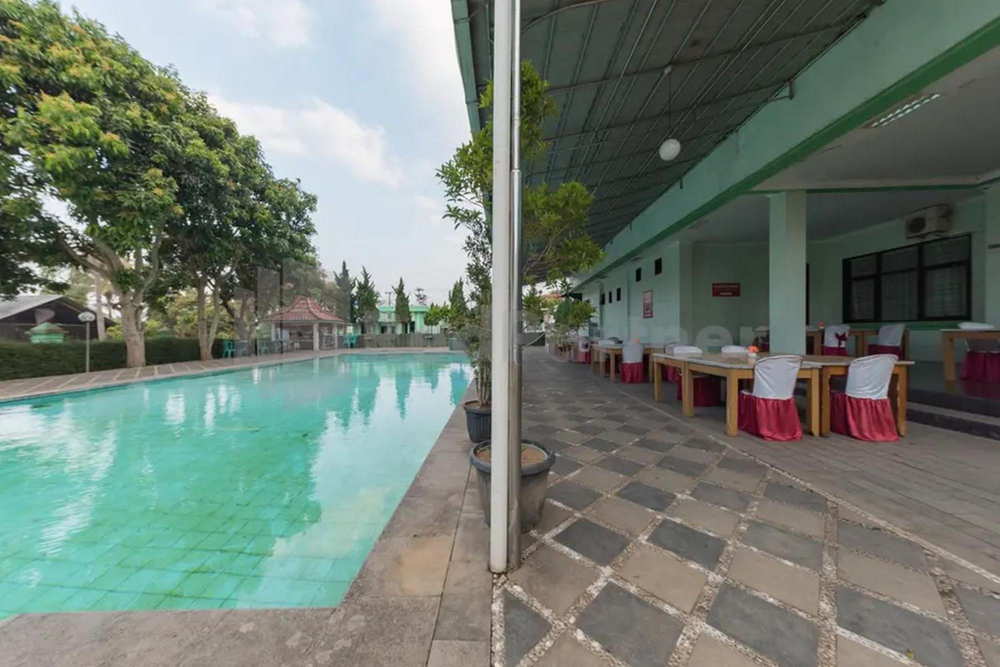Hotel Ayong Linggarjati Kuningan Mitra Reddoorz Ngoại thất bức ảnh