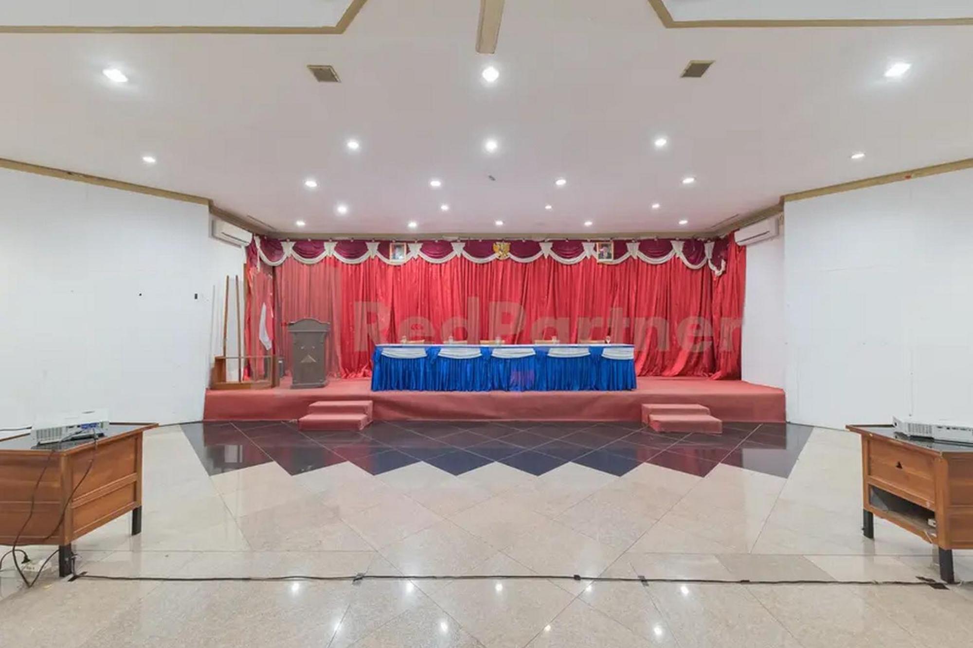 Hotel Ayong Linggarjati Kuningan Mitra Reddoorz Ngoại thất bức ảnh