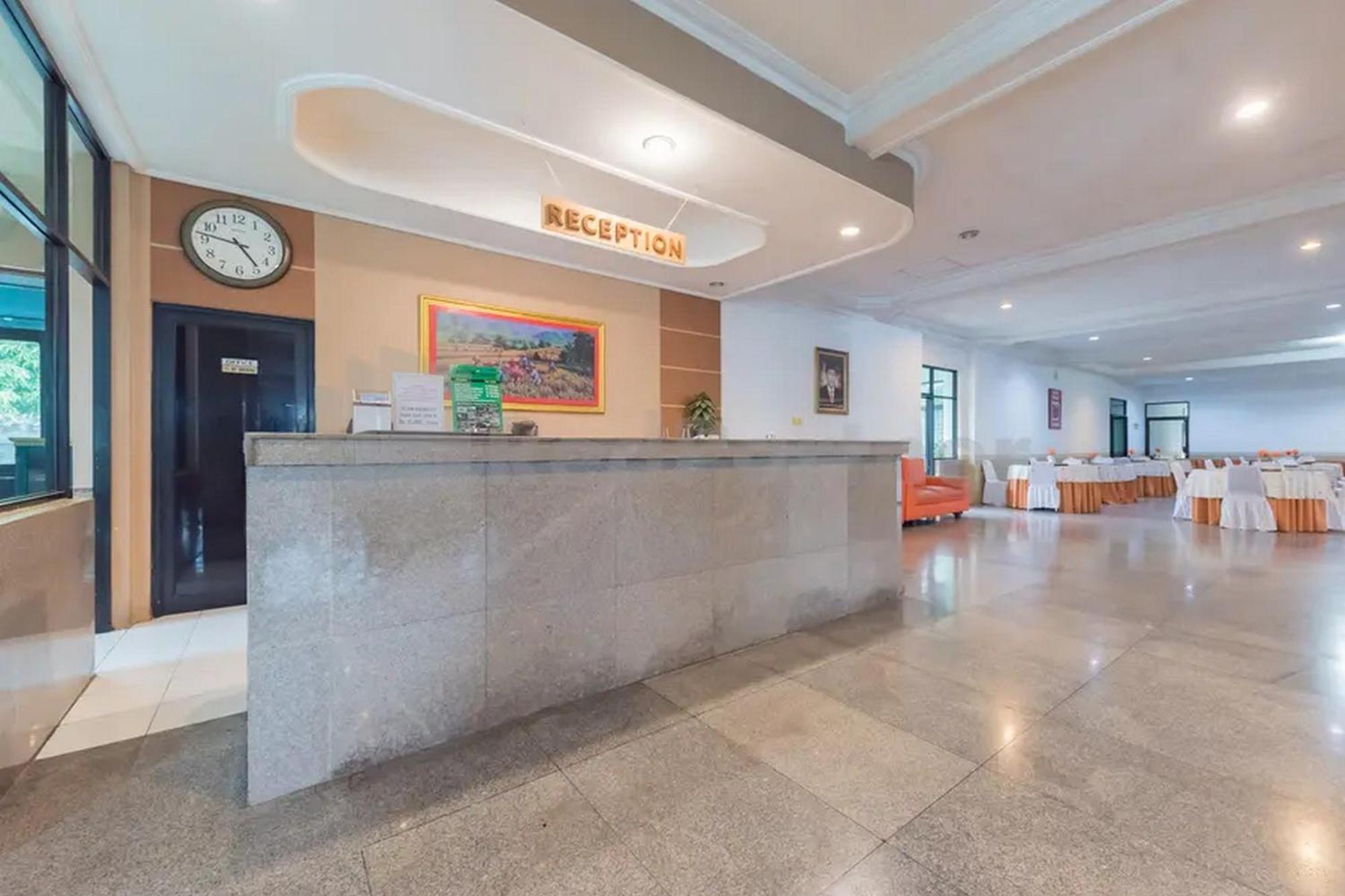 Hotel Ayong Linggarjati Kuningan Mitra Reddoorz Ngoại thất bức ảnh