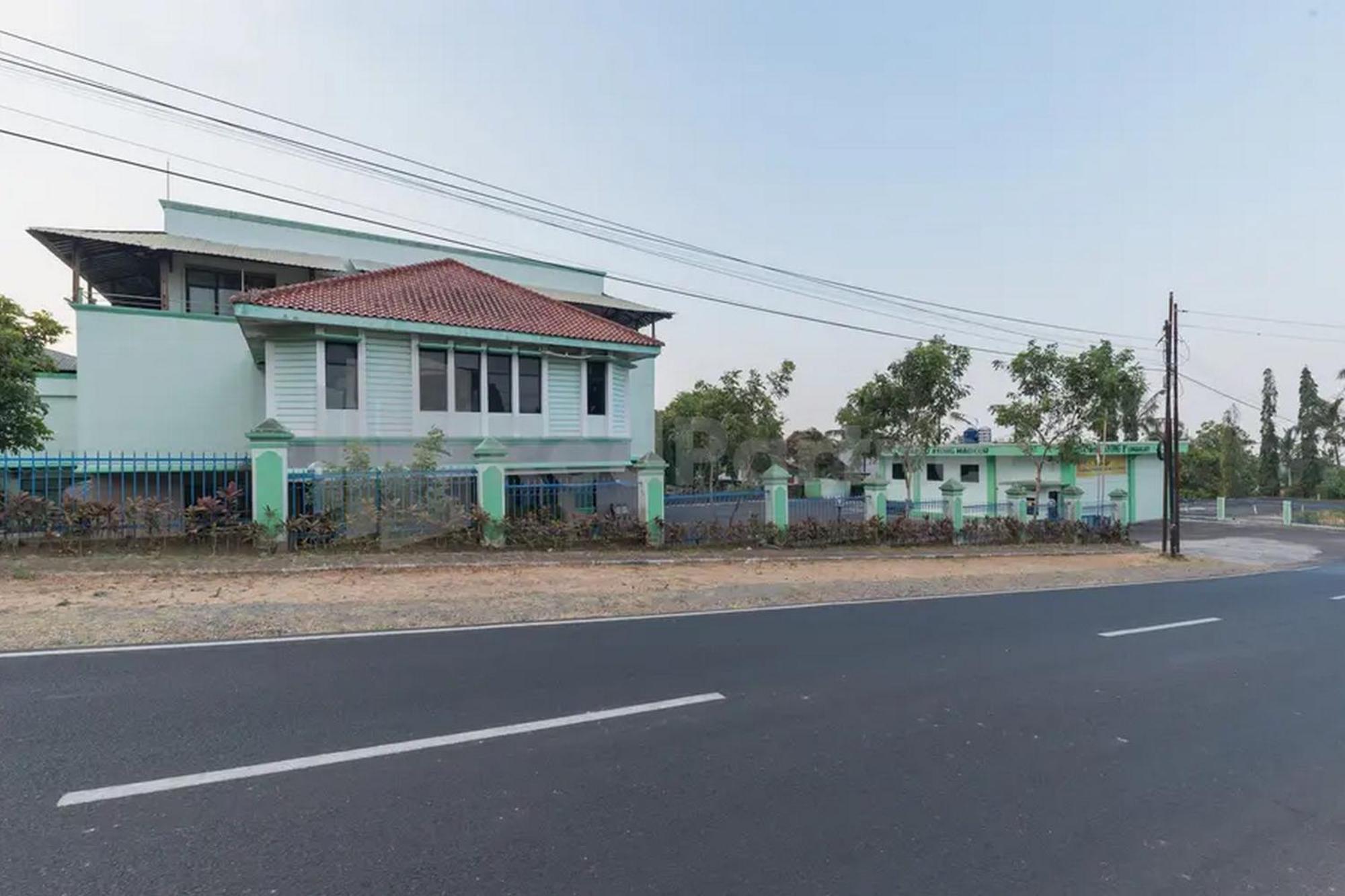 Hotel Ayong Linggarjati Kuningan Mitra Reddoorz Ngoại thất bức ảnh