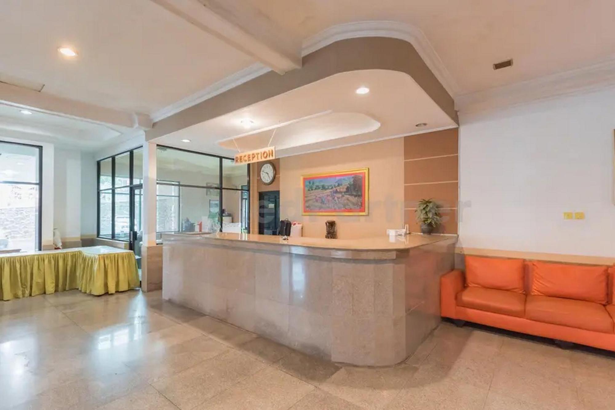 Hotel Ayong Linggarjati Kuningan Mitra Reddoorz Ngoại thất bức ảnh