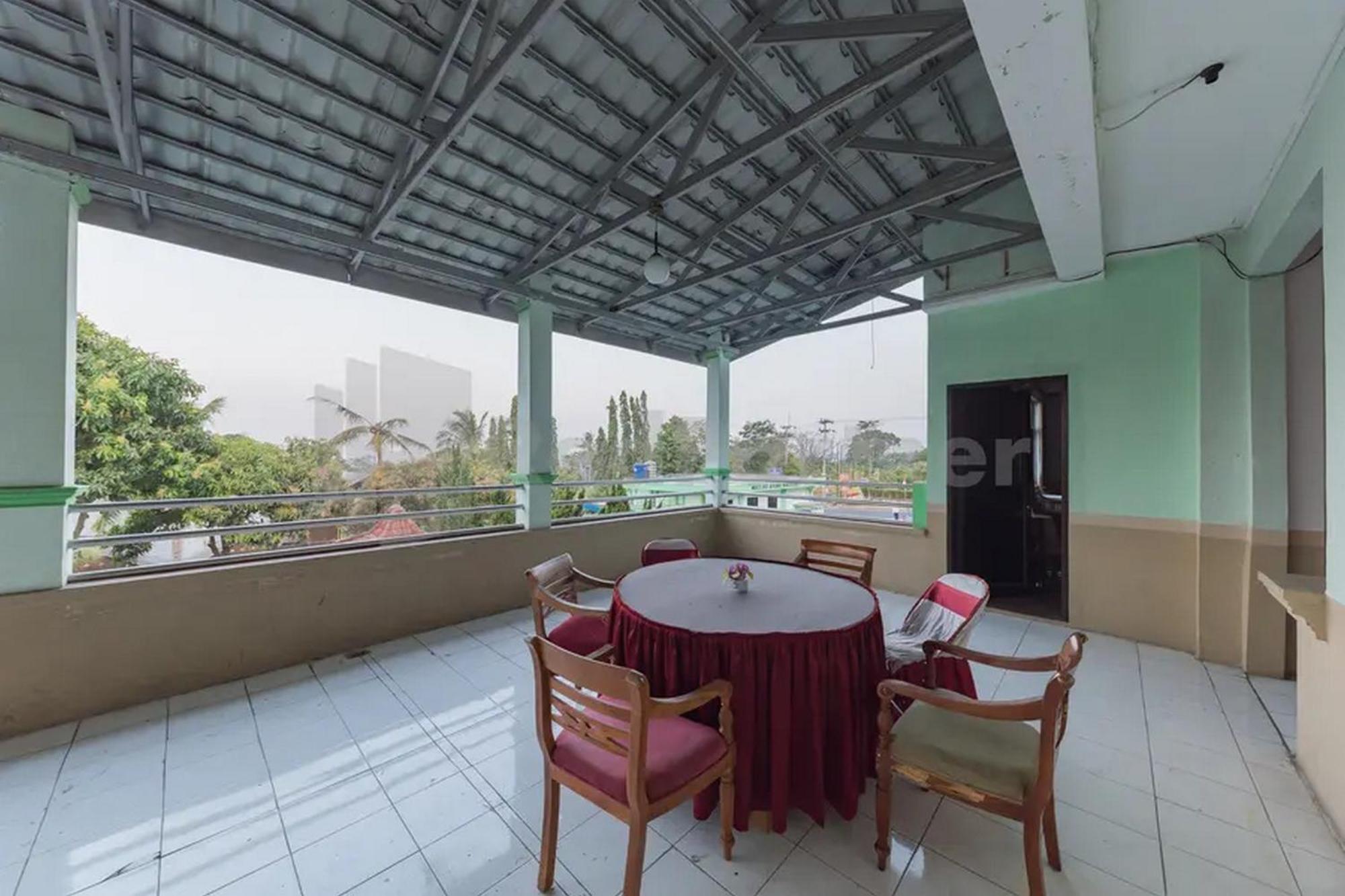 Hotel Ayong Linggarjati Kuningan Mitra Reddoorz Ngoại thất bức ảnh