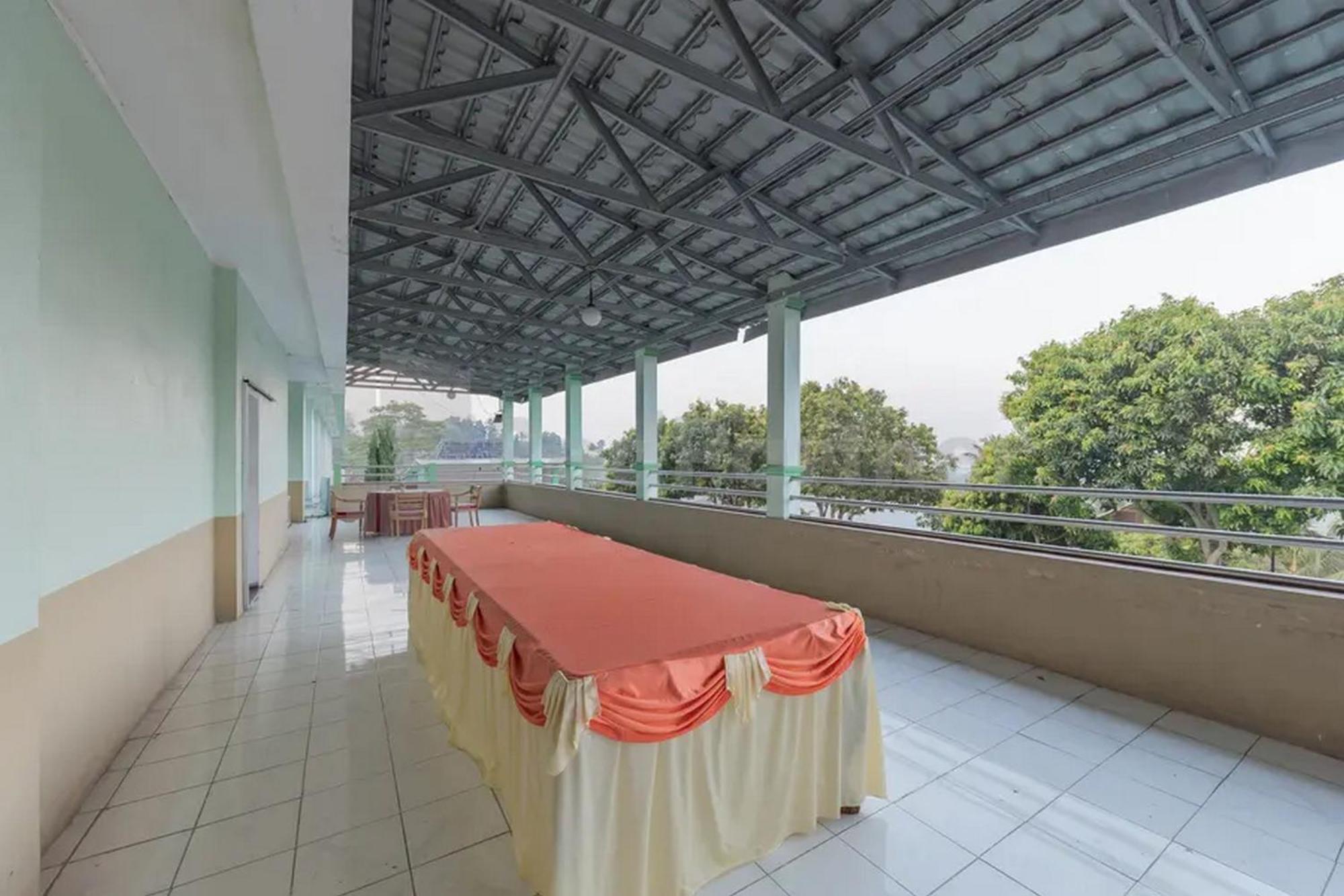 Hotel Ayong Linggarjati Kuningan Mitra Reddoorz Ngoại thất bức ảnh