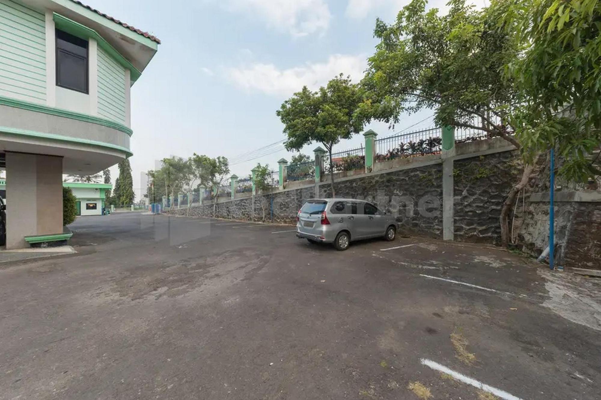 Hotel Ayong Linggarjati Kuningan Mitra Reddoorz Ngoại thất bức ảnh