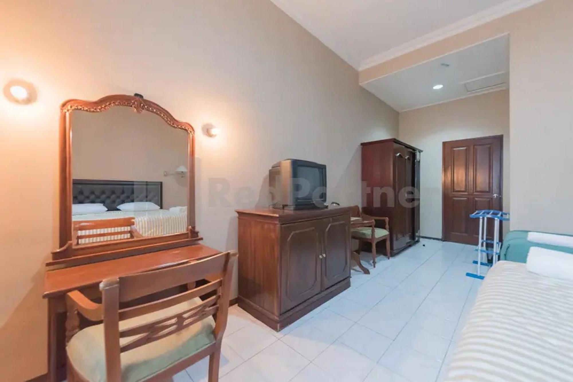 Hotel Ayong Linggarjati Kuningan Mitra Reddoorz Ngoại thất bức ảnh